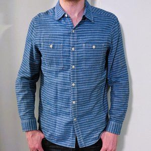 American Eagle Button Down Shirt - Size Large 💙